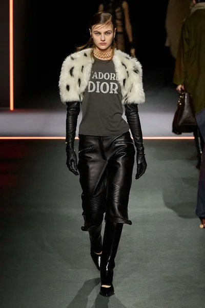 Look 50